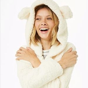 SUPER SOFT Forever21 cropped ivory teddy jacket!